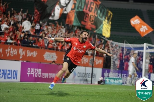 '후이즈 결승골' FC서울, 광주FC 1-0 꺾고 4경기 만에 승리→2위 울산과 '6점차'...강원은 대전 2-0 격파